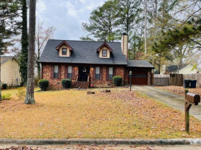 Peaceful Bungalow Getaway 10min Airport & Downtown